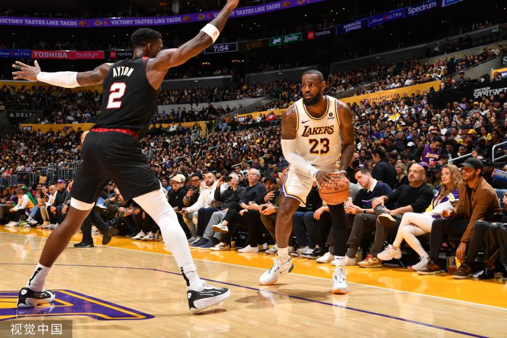 轻球员的发 轻球员的发